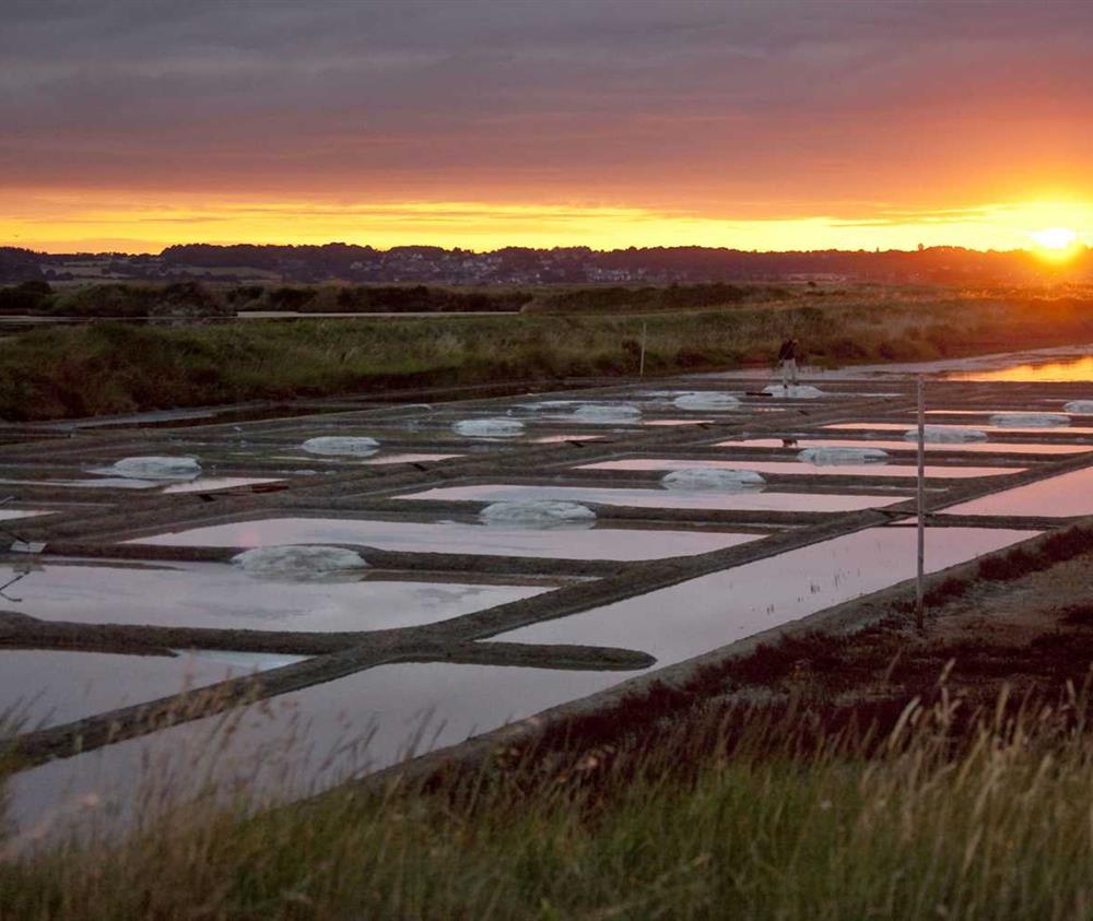Marais salants de Guérande près de l'Guérande - Hôtel crêperie Roc Maria, hôtel 2 étoiles, crêperie traditionnelle, produits du terroir, chambres à Guérande près de La Baule en Loire Atlantique, Bretagne Sud